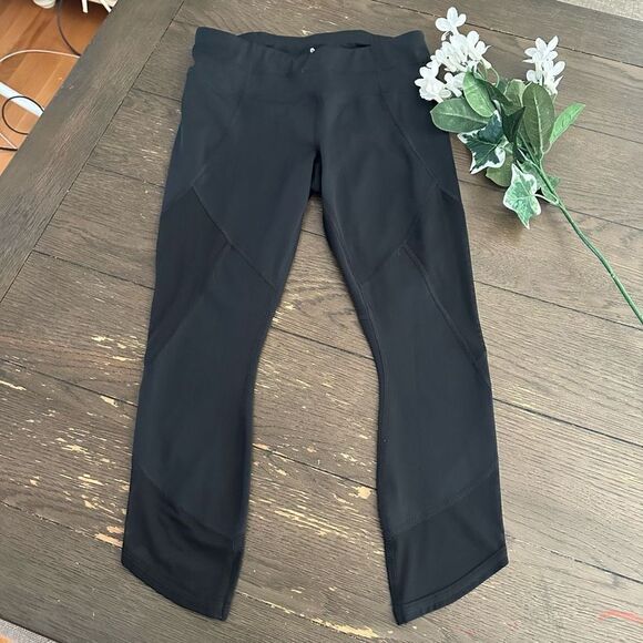 Athleta Pants - ATHLETA Women’s Black Mesh Capri‎ Leggings size small